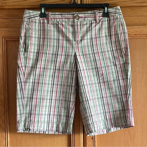 Tommy Hilfiger Pants - Tommy Hilfiger women’s Plaid Shorts - Multicolor(pink/green/brown/green) size 8